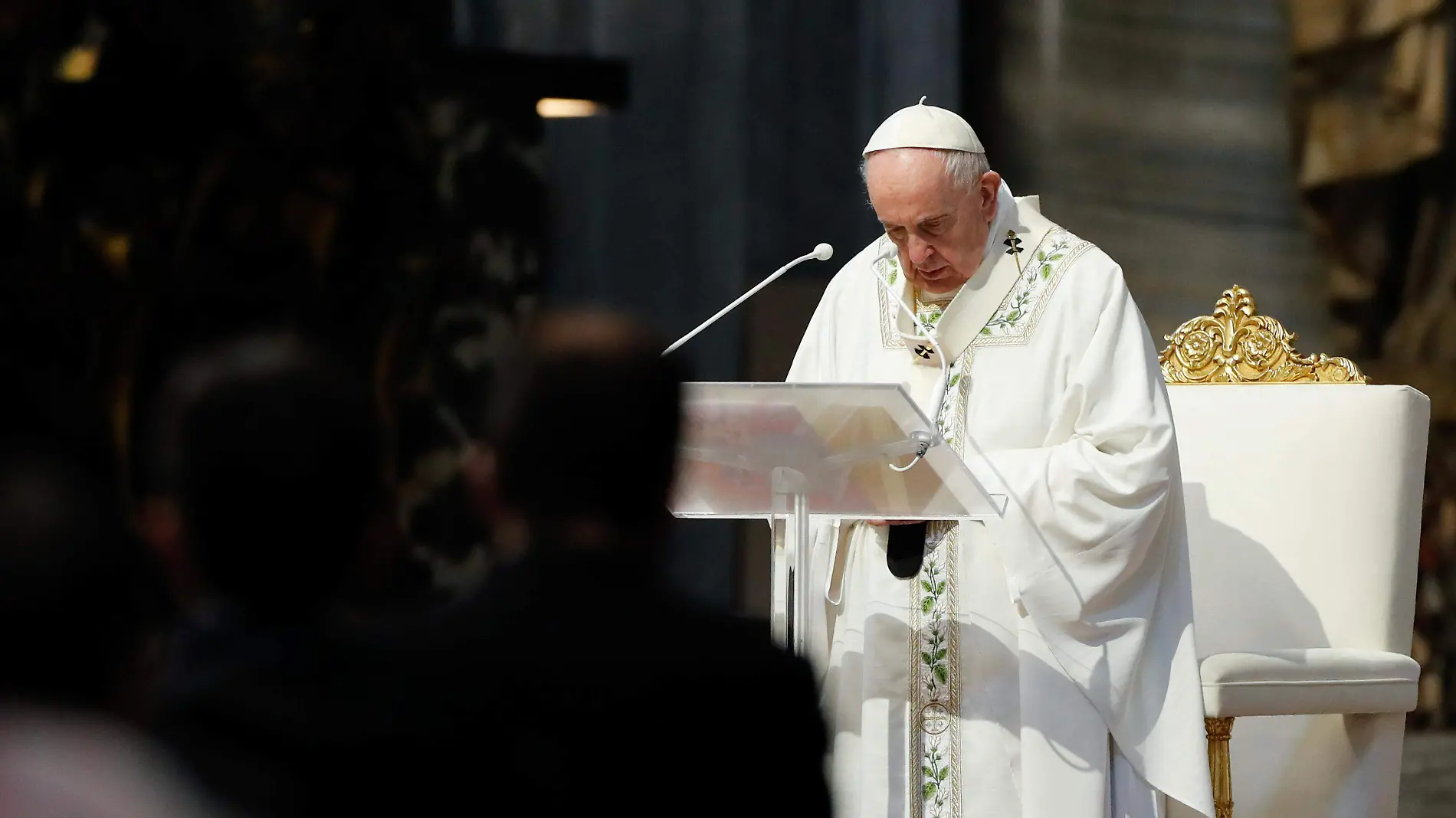 El papa pide la paz en  Birmania